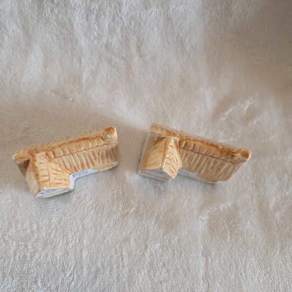 Vintage Farmhouse Minature Salt & Pepper Shakers - Picture 2 of 7